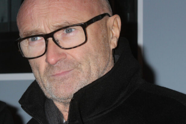 phil collins povesteste cum a fost la un pas de moarte in 2024 din cauza abuzului de alcool oamenii veneau sa si ia ramas bun 6a710115581e6