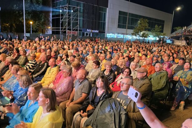 ploaia a intrerupt cea de a doua seara a festivalului mamaia dar concursul continua spectacolul traditia ne uneste a fost reprogramat 6a91612dbf59c