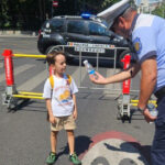 politistii locali din bucuresti au distribuit oamenilor sticle cu apa pe strada indemnul autoritatilor pentru locuitorii capitalei 6a8af21a662b7