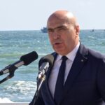premierul interimar huiduit la constanta de ziua marinei aplaudati marinarii bolojan acasa 6a801da48035b
