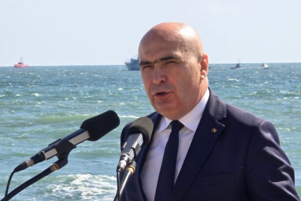premierul interimar huiduit la constanta de ziua marinei aplaudati marinarii bolojan acasa 6a801da48035b
