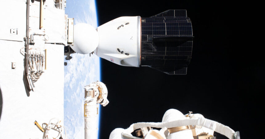 probleme la capsula dragon inainte de lansare nasa si spacex amana misiunea crew 13 spre statia spatiala internationala 6a95d5ff71e05