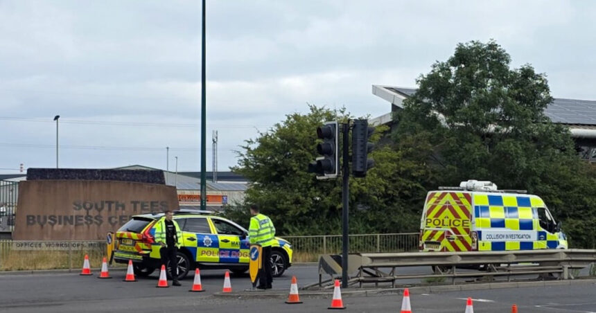 sfarsit tragic dupa o urmarire in trafic sapte morti intre care doi politisti o masina s a izbit de o autospeciala in marea britanie 6a89cac8e8553