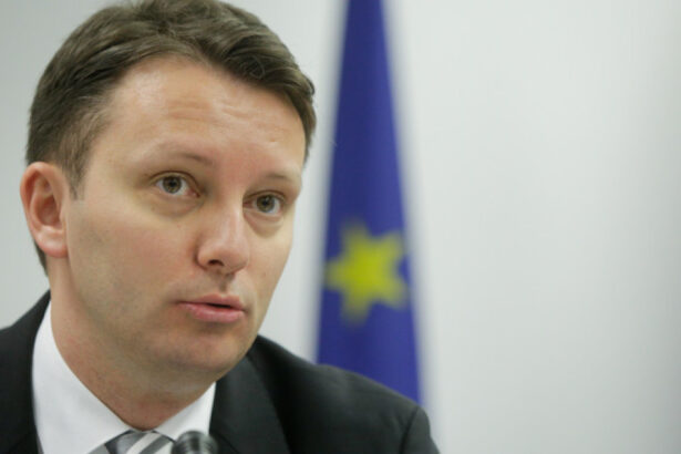 siegfried muresan ii raspunde lui grindeanu a prezentat o agenda populista de prioritati problemele din acele domenii din vina psd 6a957a945e65c