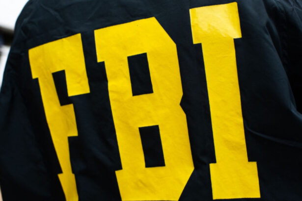 un agent fbi arestat dupa ce ar fi furat aproape un milion de dolari isi pregatea fuga din sua 6a71ccfecbf9b