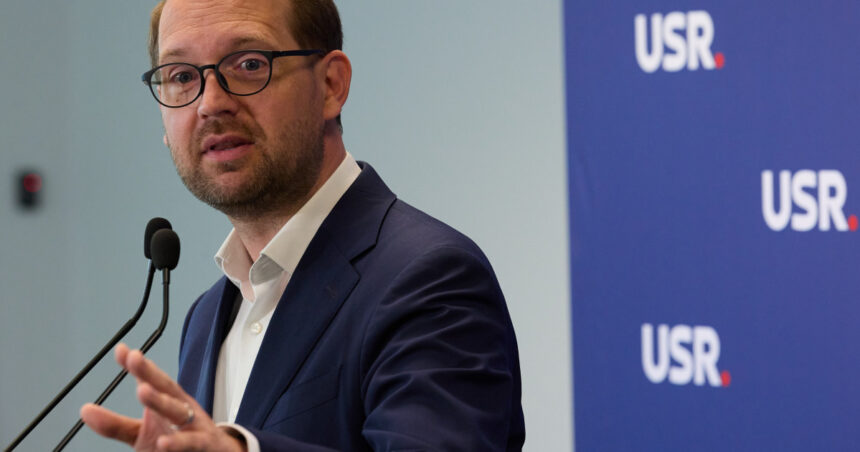 usr a convocat un comitet politic pentru sustinerea liderului partidului dominic fritz nu aplec capul in fata acestor borfasi 6a8466702a744