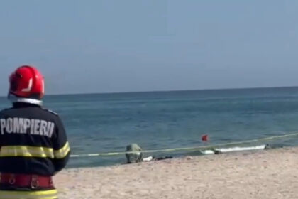 video alerta pe o plaja din mamaia dupa ce a fost observat un obiect suspect isu si politia au izolat perimetrul 6a734c3472a7a