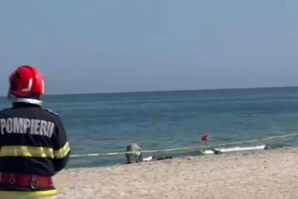 video alerta pe o plaja din mamaia dupa ce a fost observat un obiect suspect isu si politia au izolat perimetrul 6a734c3472a7a