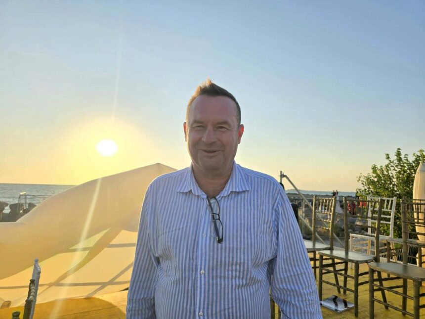 video ambasadorul slovaciei in romania peter hatiar a venit la constanta special pentru concertul madrigal pe plaja 6a803d91b8692