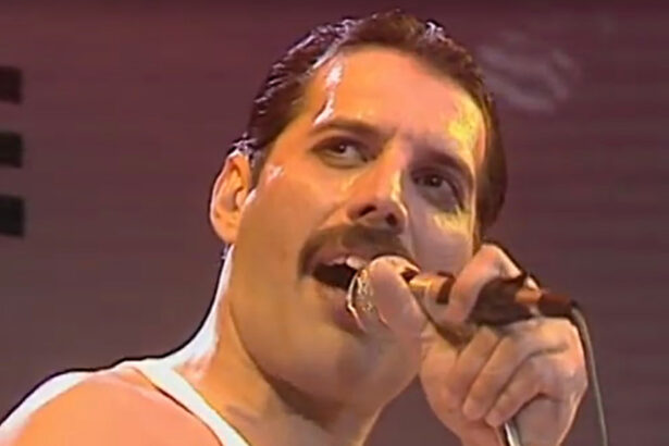 video costumele legendare ale lui freddie mercury expuse la londra tinute care au facut istorie 6a8eff3a07681