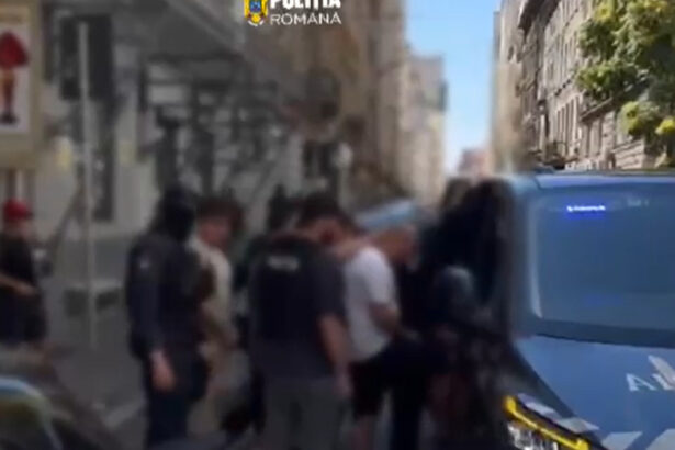 video descinderi ale politistilor din bucuresti la suporteri rapidisti dupa ce au batut un cetatean pakistanez patru barbati retinuti 6a87406531e7e