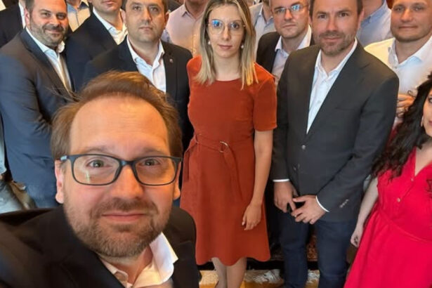 video fortele de dreapta fac scut in jur lui dominic fritz dupa decizia ccr nu mor caii cand vor cainii daniel zamfir atac la buzoianu 6a848bdcf1ba7