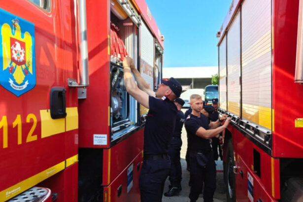 video incendiu la o nava care transporta minereu in portul midia pompierii intervin cu mai multe echipaje 6a87fababe436