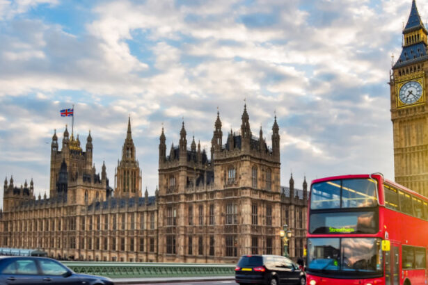 video jigniti de politicienii extremisti romanii din londra primesc aprecieri de la primarul sadiq khan mesajul transmis prin digi24 6a910b0a9c6ed