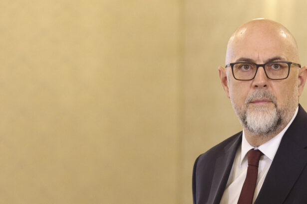 video kelemen hunor nu as incuraja sa se vina cu proiectul legii salarizarii in parlament fara un acord politic nu are cum sa iasa bine 6a7af26c1b809