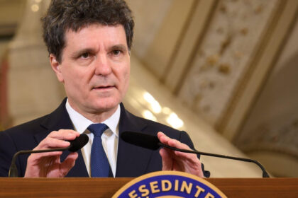 video nicusor dan apel catre romani tara se stabilizeaza financiar si va fi mai bine romania functioneaza ce spune de trecerea la euro 6a6dc3648d5fc