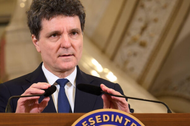 video nicusor dan apel catre romani tara se stabilizeaza financiar si va fi mai bine romania functioneaza ce spune de trecerea la euro 6a6dc3648d5fc