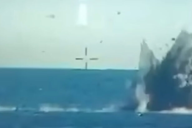 video noi imagini cu neutralizarea controlata a resturilor dronei maritime lovite de avionul f 16 fortele monitorizeaza permanent situatia 6a8759028e480
