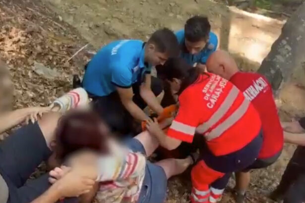 video o turista si a fracturat glezna pe munte si nu s a mai putut deplasa a fost salvata de jandarmii montani 6a7b4a4af0b05