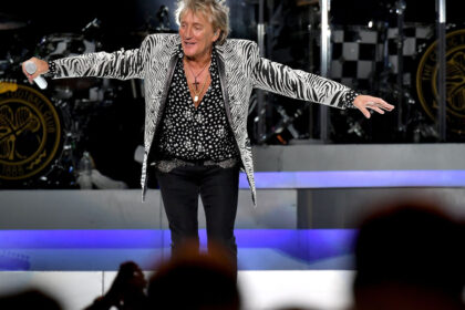 video rod stewart isi anuleaza concertele din sua dupa o interventie la inima cantaretul are nevoie de o luna de recuperare 6a837921ec191