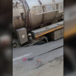 video scene incredibile in buzau o autospeciala a companiei de apa a cazut intr o groapa aparuta in asfalt ce a provocat surparea 6a9585234c184