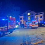 video trei pacienti intoxicati cu fum la arad dupa un incendiu pornit de la ziare aprinse intr un centru medical 6a8a96b34a633