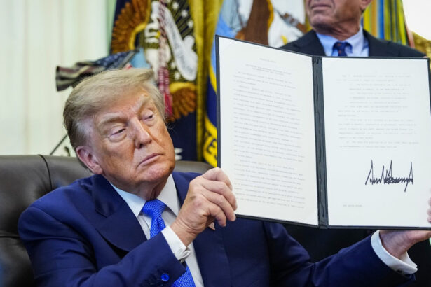 video trump noi recomandari in privinta vaccinarii copiilor si falsa legatura cu autismul vorbeste de doze de marimea unei sticle de suc 6a7ac1334a605