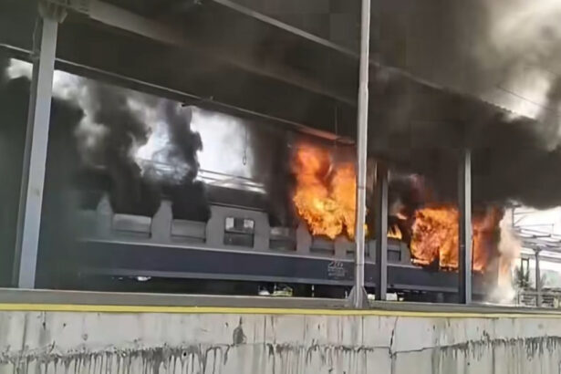 video un vagon de tren a luat foc in gara anuntul cfr 6a7ded4aa1fc5