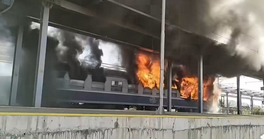 video un vagon de tren a luat foc in gara anuntul cfr 6a7ded4aa1fc5