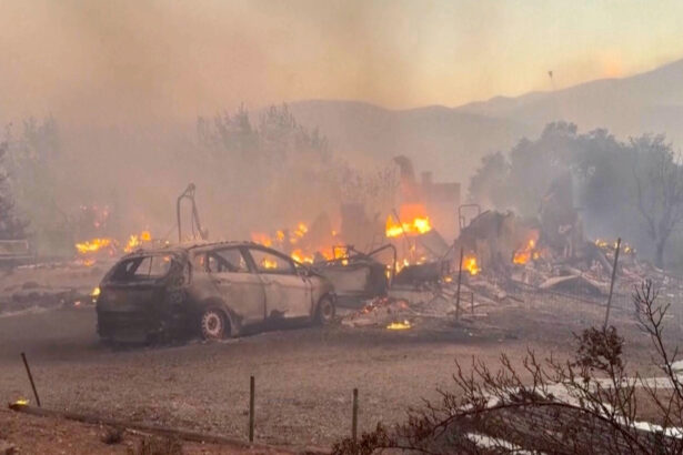 videofoto incendiu de vegetatie urias in nevada peste 90 000 de oameni evacuati sau in alerta nu asteptati 6a8cb0996c6ef