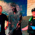 videofoto metoda inedita de camuflaj un hot din kiev s a uns cu smoala pentru a deveni invizibil politistii l au curatat in 5 ore 6a8166bfaae22