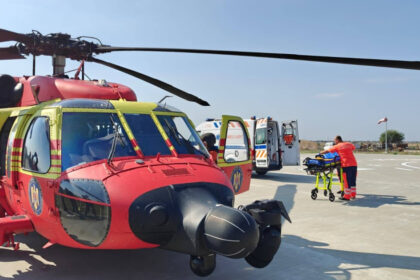 videofoto misiune de urgenta in largul marii negre un elicopter black hawk trimis sa salveze o persoana din zona neptun deep 6a8ae08b94364