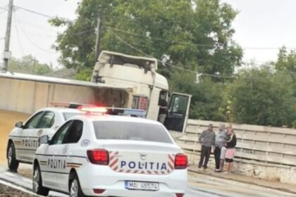 accident grav la nicolae balcescu camion incarcat cu cereale rasturnat pe sosea o femeie insarcinata ranita 6aa68dd772b68