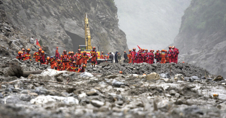 ajutoare de urgenta pentru nepal dupa una dintre cele mai grave inundatii din ultimele decenii ue trimite 82 de tone de materiale 6a9ac09b1a087