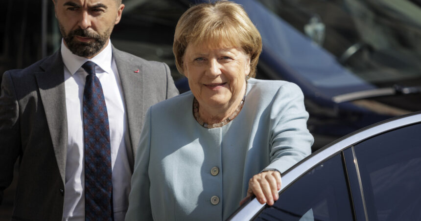angela merkel trebuie sa cheltuim mai mult pentru aparare ce spune fostul cancelar despre un rol de emisar in relatia cu putin 6a97df8d0dcd1
