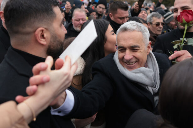 atac lansat de calin georgescu la siegfried muresan si nicusor dan un individ ca eroare a istoriei ca si cel care l a desemnat 6aba6b9e53ca4