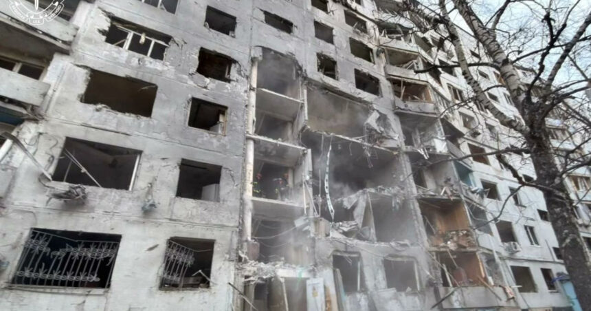 bloc lovit de o bomba ghidata ruseasca in harkiv au fost ranite 22 de persoane inclusiv copii 6aba1ac2ecb84