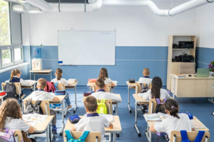bolojan noul an scolar incepe cu finalizarea unui mare program de investitii in educatie cum s au folosit peste 25 miliarde de euro 6a9e60b81956c