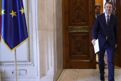 caciu il acuza pe muresan ca a facut programul de guvernare cu ai premierul desemnat ideile sunt elaborate cu inteligenta umana 6ab7be12c9e62