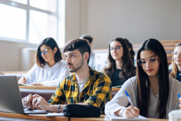 cand incep cursurile la facultate si cum sunt programate vacantele studentilor in anul universitar 2026 2027 6a98f4090725a