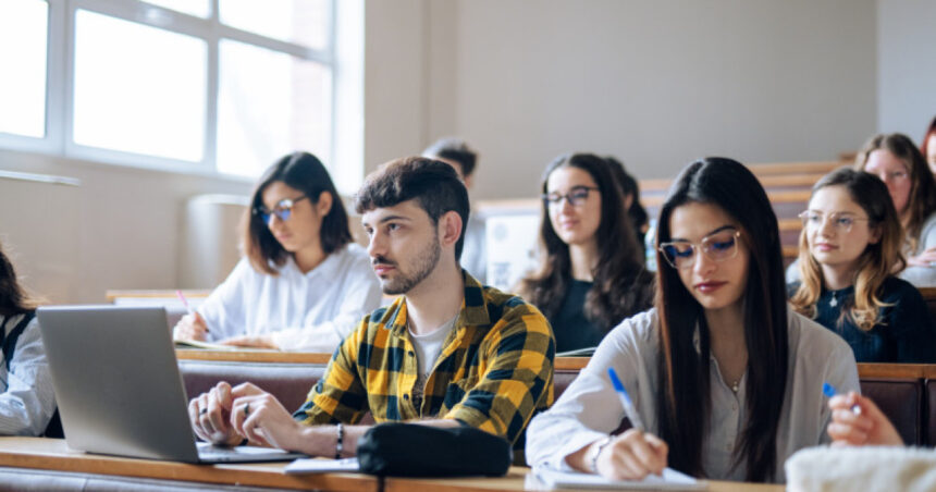 cand incep cursurile la facultate si cum sunt programate vacantele studentilor in anul universitar 2026 2027 6a98f4090725a