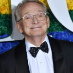creatorul de moda bob mackie a murit la varsta de 87 de ani designerul a fost faimos pentru colaborarile cu cher si elton john 6aaae552371e7