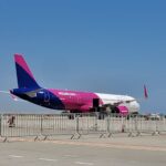 decolare oprita in ultimul moment dupa ce o stewardesa a facut o descoperire la una dintre ferestre avionul urma sa plece spre constanta 6aafb3905c43d