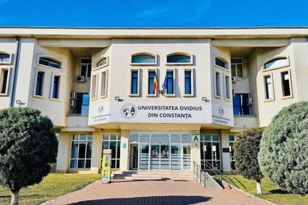 doi profesori si doua studente de la universitatea ovidius din constanta retinuti de dna acuzatii de spaga pentru restante 6a9c191da57e3