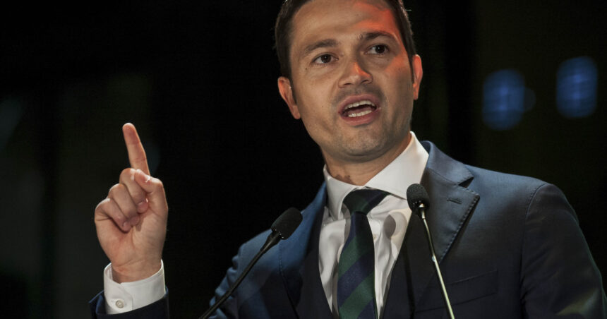 exclusiv un lider pnl spune ca aur ar trebui sa intre la guvernare alegatorii sa vada ca sunt doar niste mos craciuni falsi 6aa96ec96e792