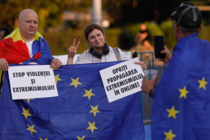 foto mesaje anti extremism la manifestatia din capitala dragostea de tara nu e legionara 6ab02cf4c4333