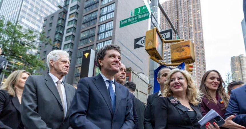 foto nicusor dan a dezvelit placuta the queen marie of romania corner si s a intalnit cu romanii din new york 6ab2a242cd432