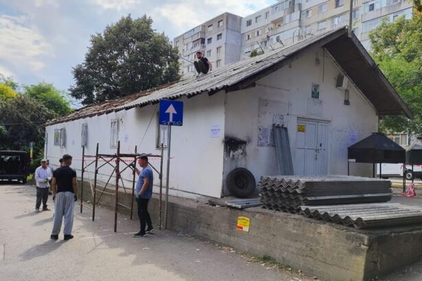foto video a inceput demolarea bisericii izvorul tamadurii cunoscuta ca biserica de pe trotuar 6ab0fa34165c8