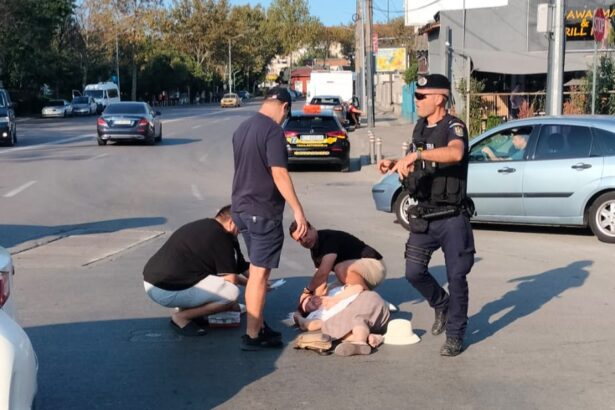 foto video o femeie a fost lovita de o masina pe strada soveja 6aa5630364ebd