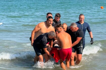 galerie foto a fost gasit turistul disparut in apele marii la costinesti 6a9825f921708